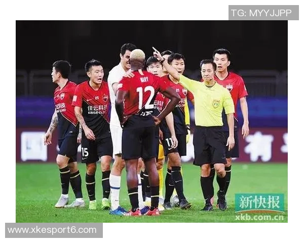 全北助教疑似做拉眼角动作引发争议裁判协会指控种族歧视 全北助教疑似做拉眼角动作引发争议裁判协会指控种族歧视