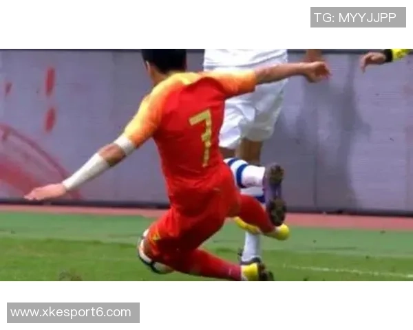 广西外援阿萨莫阿遭遇颈椎骨折意外撞坏场边LED广告牌引发关注