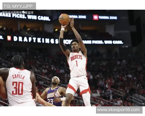 火箭训练营第4日精彩瞬间KD与谢泼德击掌卡佩拉与亚当斯温馨相拥