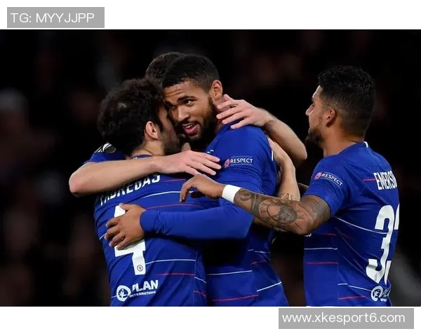 奇克重返英格兰国家队七年后获赠纪念帽子表达喜悦之情