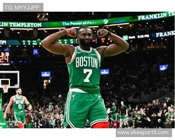 杰伦布朗独自发力砍下33分7板4助可惜失误偏多达7次