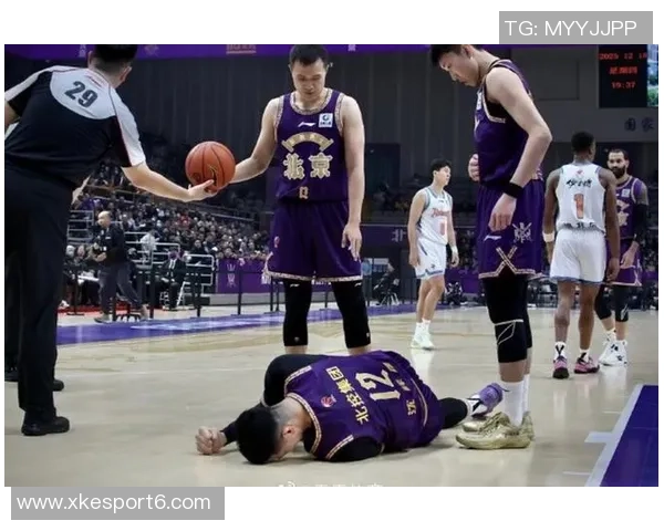 沈梓捷复出后再次崴脚记者称脚踝问题不严重未去医院检查